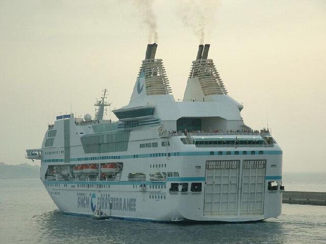 Car-ferry Napoléon Bonaparte en sortie du port de Marseille