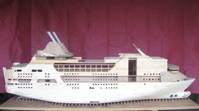 maquette-ferry-napoleon-bonaparte-en-cours-de-poncage