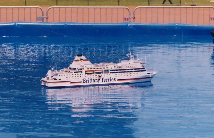 maquette-ferry-normandie-en-navigation-en-exterieur