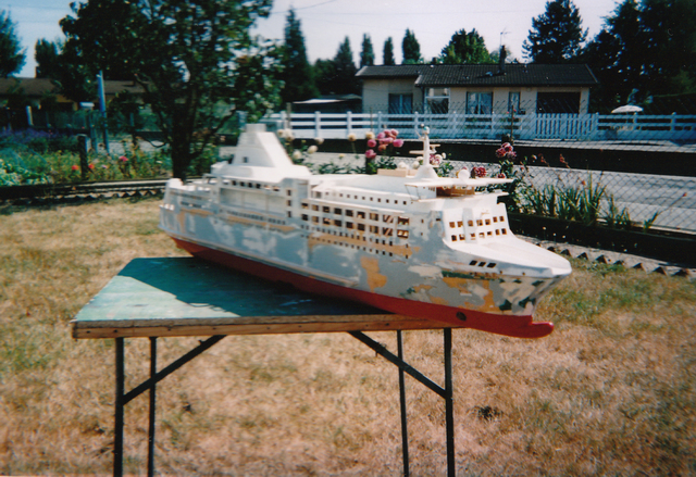 maquette-ferry-normandie-mise-en-peinture-du-carenage1