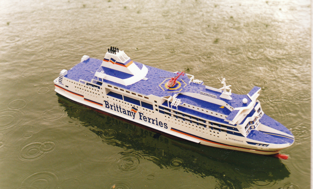 maquette-ferry-normandie-premier-essais-de-comportement-par-mauvais-temp