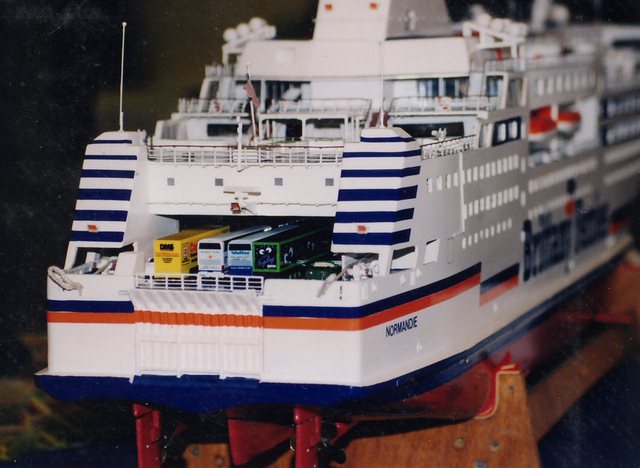maquette-ferry-normandie-vue-arriere-tribord