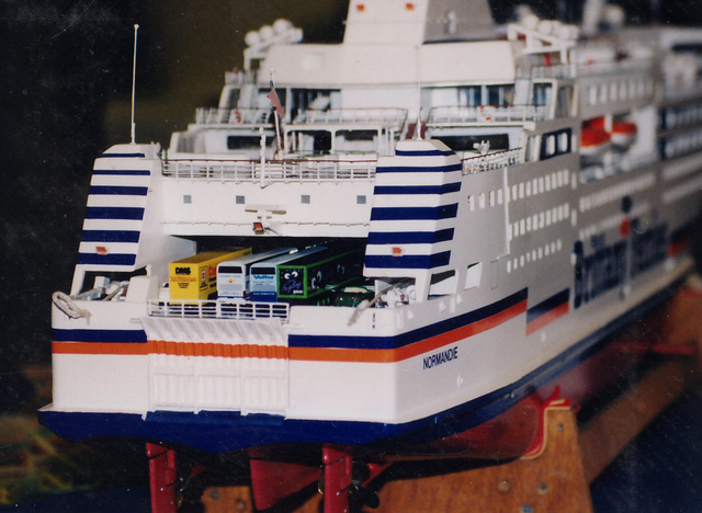 maquette_ferry_normandie_vue_arriere_tribord