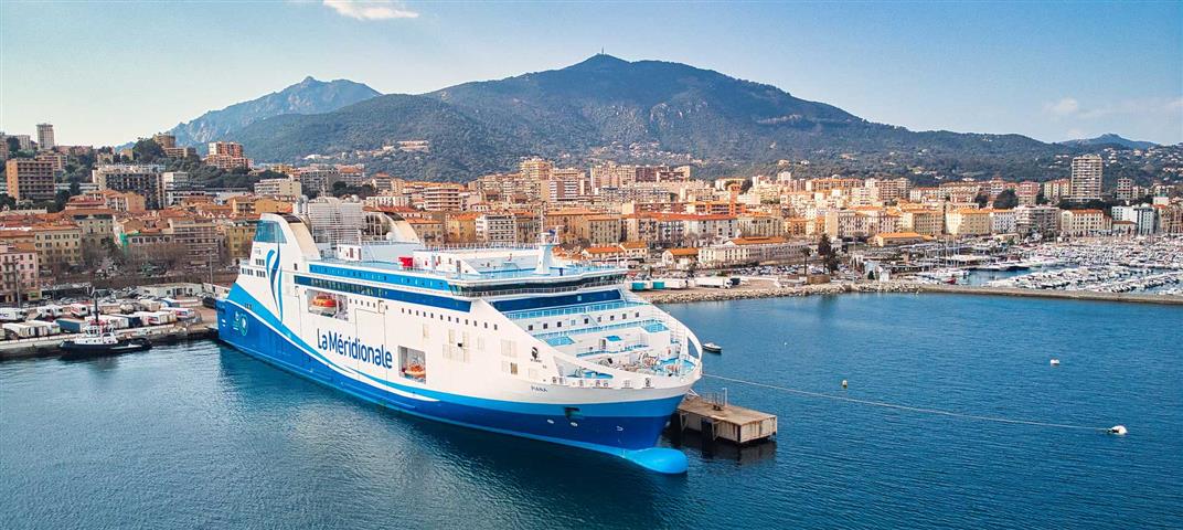 Car-ferry Piana au port d'ajaccio